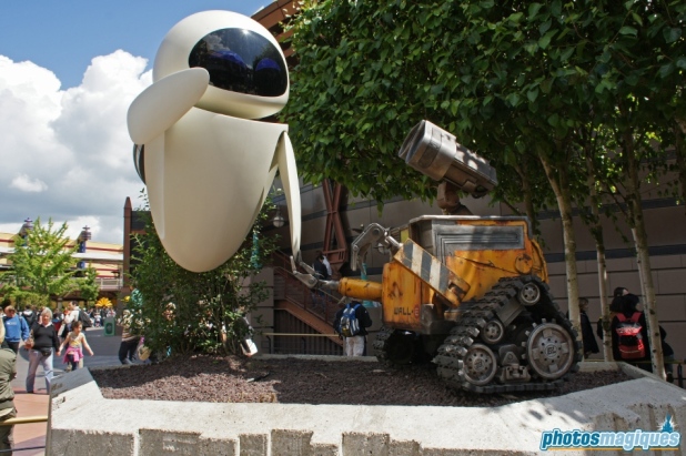 Wall-E and EVE